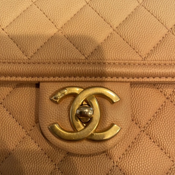 Chanel pink ombré handbag purse 10” x 7” with chain and fabric strap - Picture 5 of 9